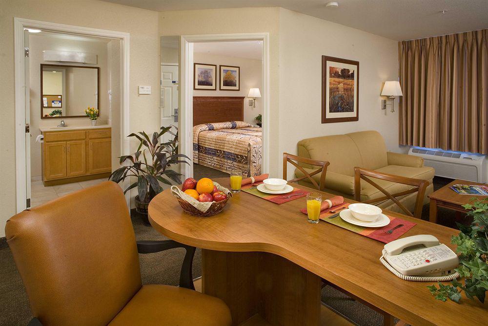 Candlewood Victoria By Ihg Oda fotoğraf